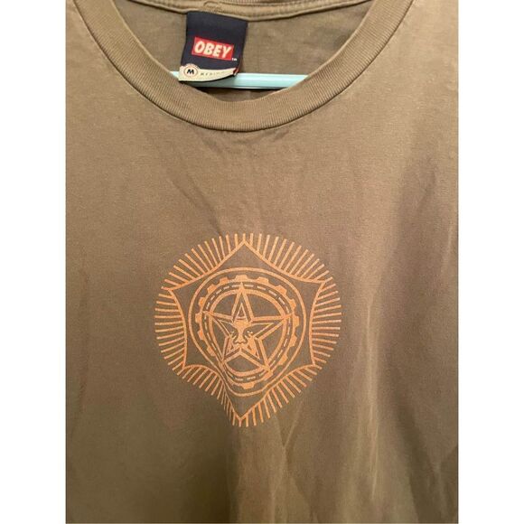 Obey T-Shirt (SZ M) - Picture 2 of 5